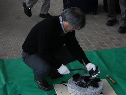Breaking of ceremonial obsidian at Nogano