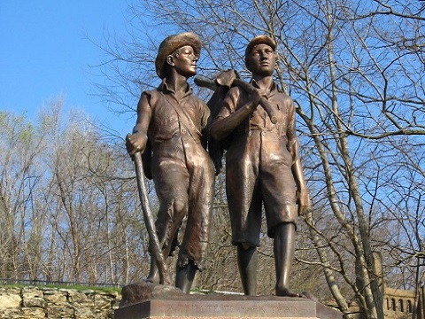 Tom & Huck statue-Hannibal