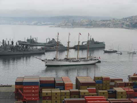 Ship Esmeralda arriving in Valparaiso